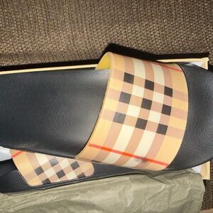 Burberry Silver Logo Box